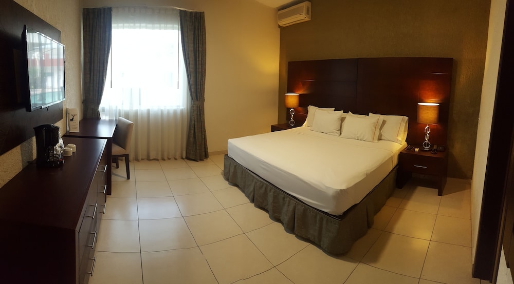 Hotel Estancia Business Class 12/50