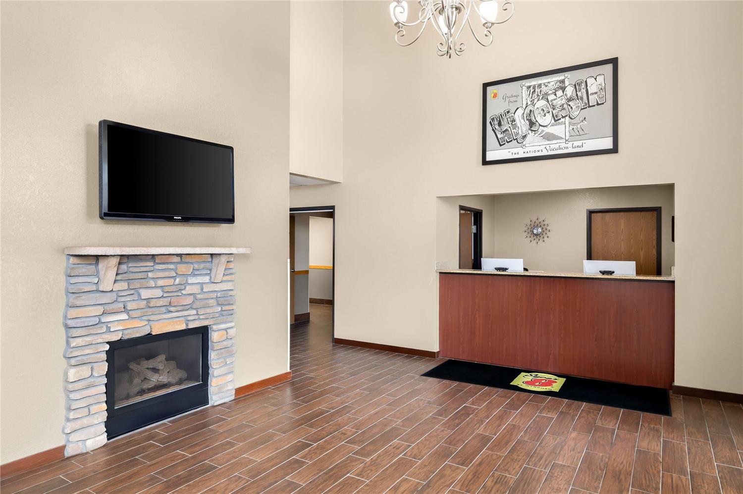 Super 8 By Wyndham La Crosse 8/45