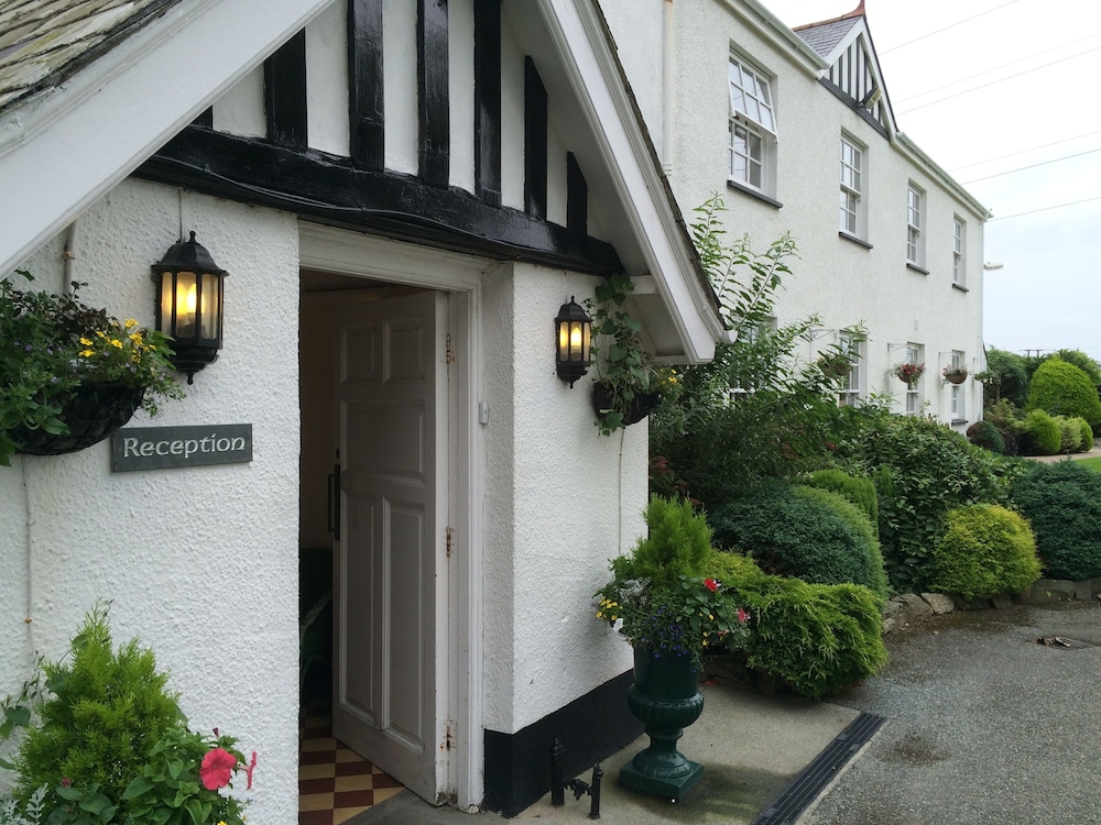 Beggars Reach Hotel 2/37