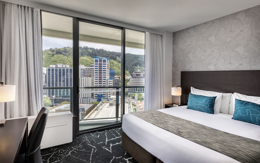 DELUXE, KING BED, BALCONY