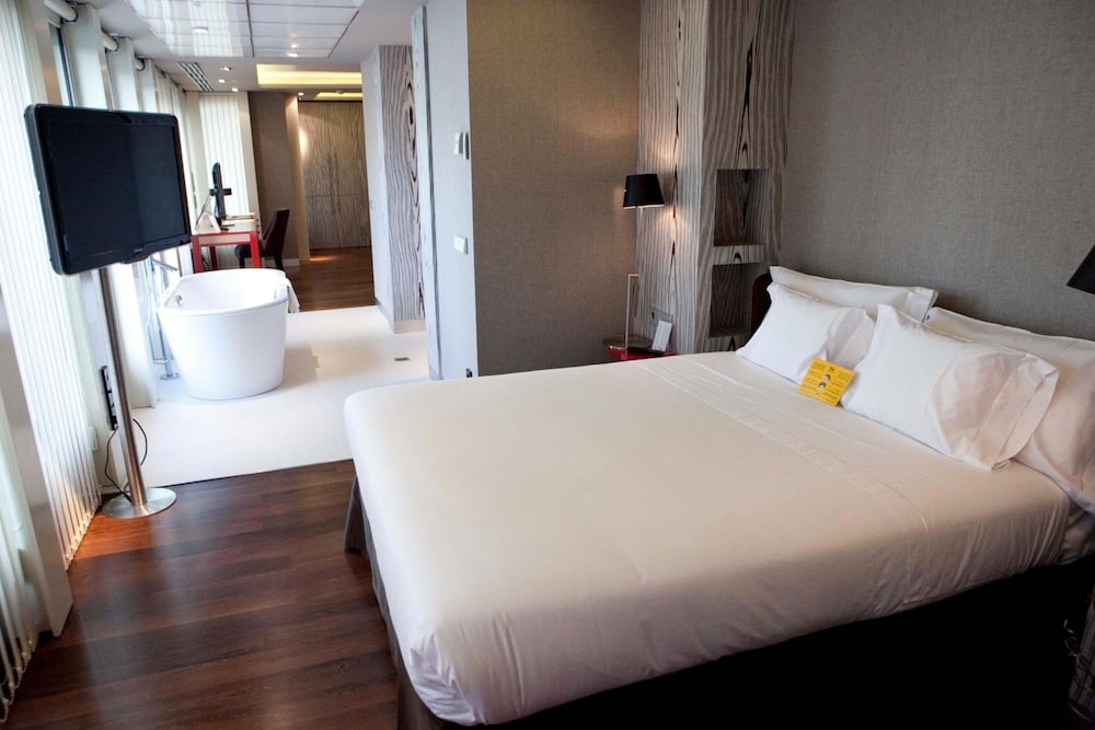 DESIGN, SUITE, DOUBLE OR TWIN BED, CITY VIEW