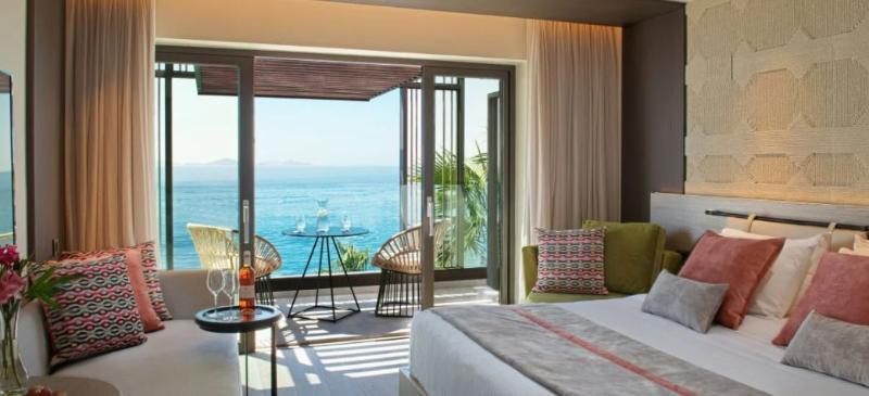 Superior, Double or Twin Bed, Sea Front, Front Row