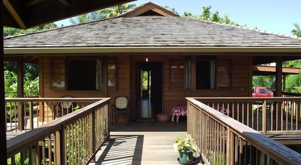 Moorea Surf Bed And Breakfast Hostel 1/32