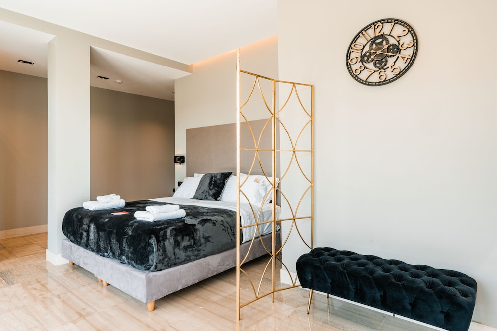 STUDIO, SUITE, QUEEN BED, CITY VIEW