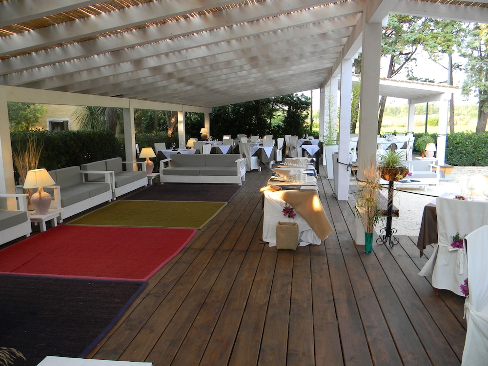 IS BENAS COUNTRY LODGE 36/63