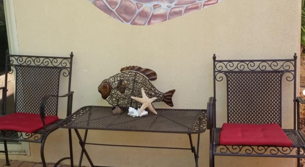 NINGALOO LODGE EXMOUTH. 2/50