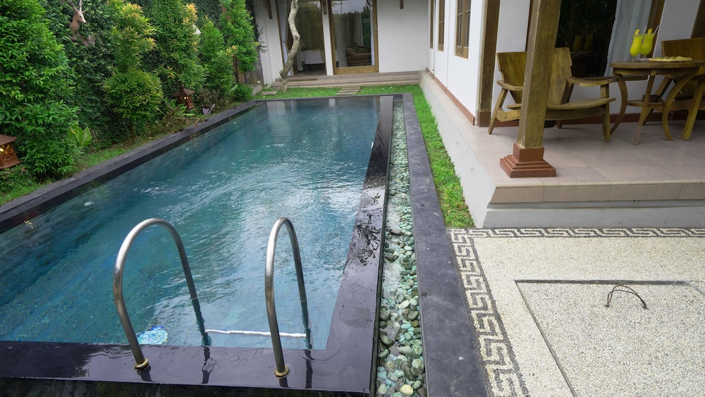 VILLA BERAWA BALI 13/77