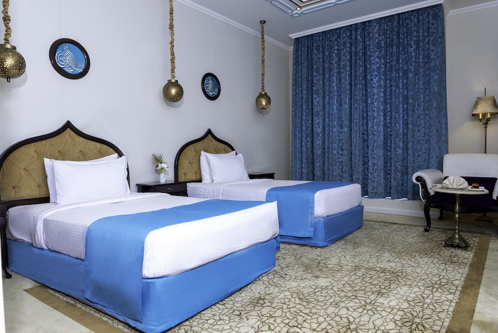 SUPERIOR, DOUBLE OR TWIN BED