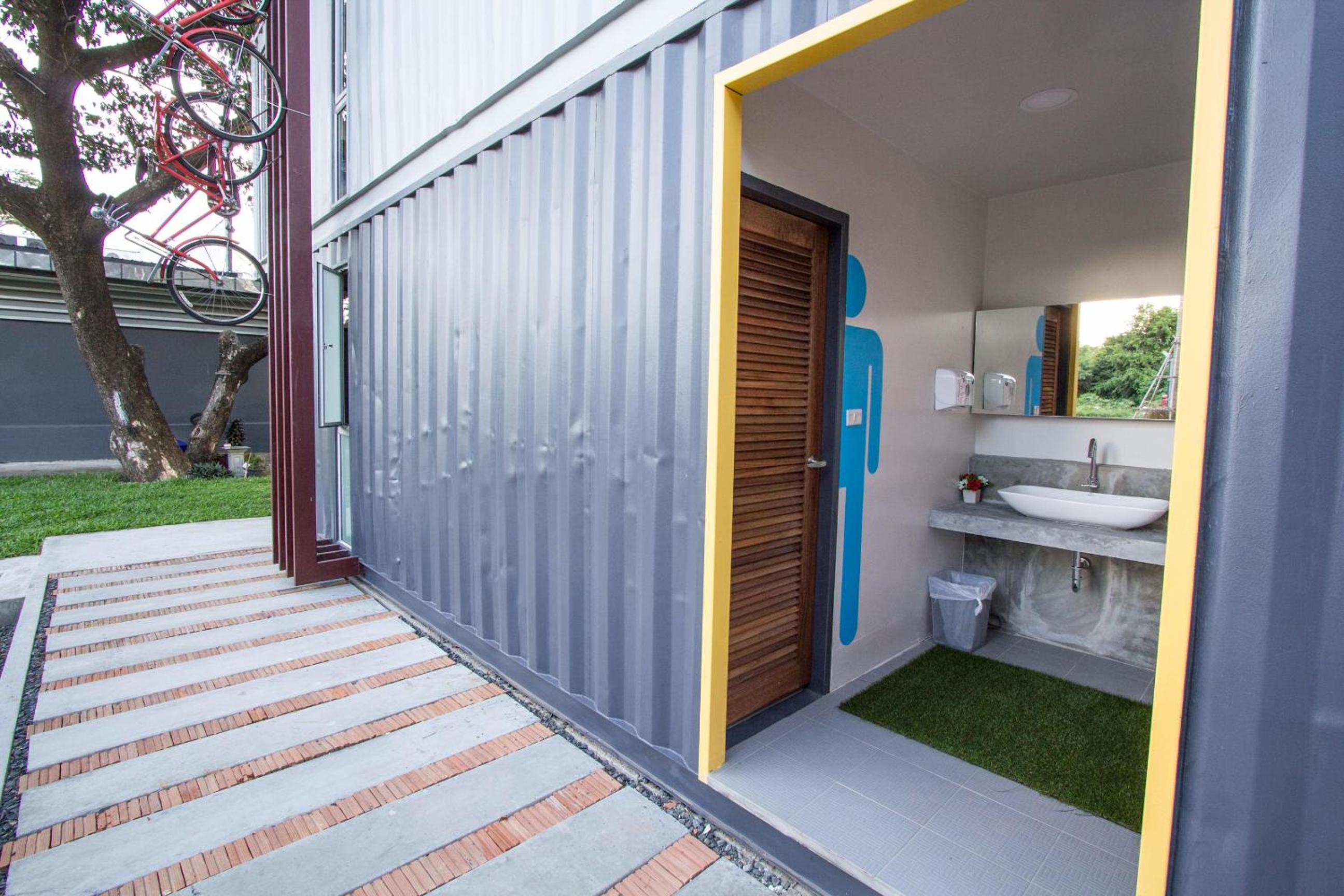 Ducati Bike Box Hostel 7/53