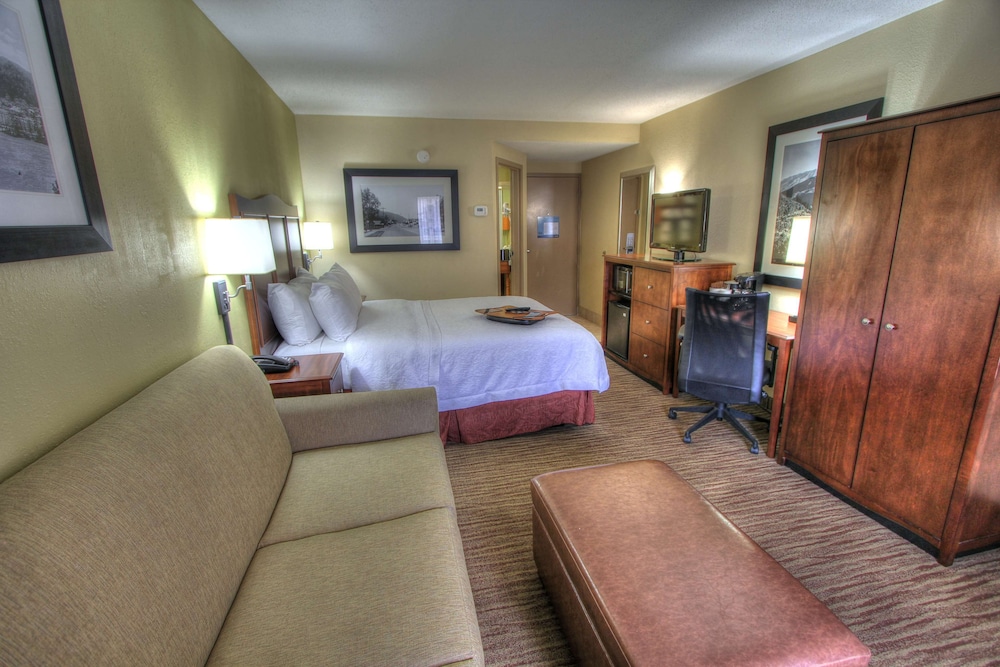 Hampton Inn Gatlinburg 24/68