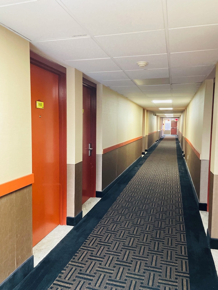 Super 8 by Wyndham Gloucester 32/34