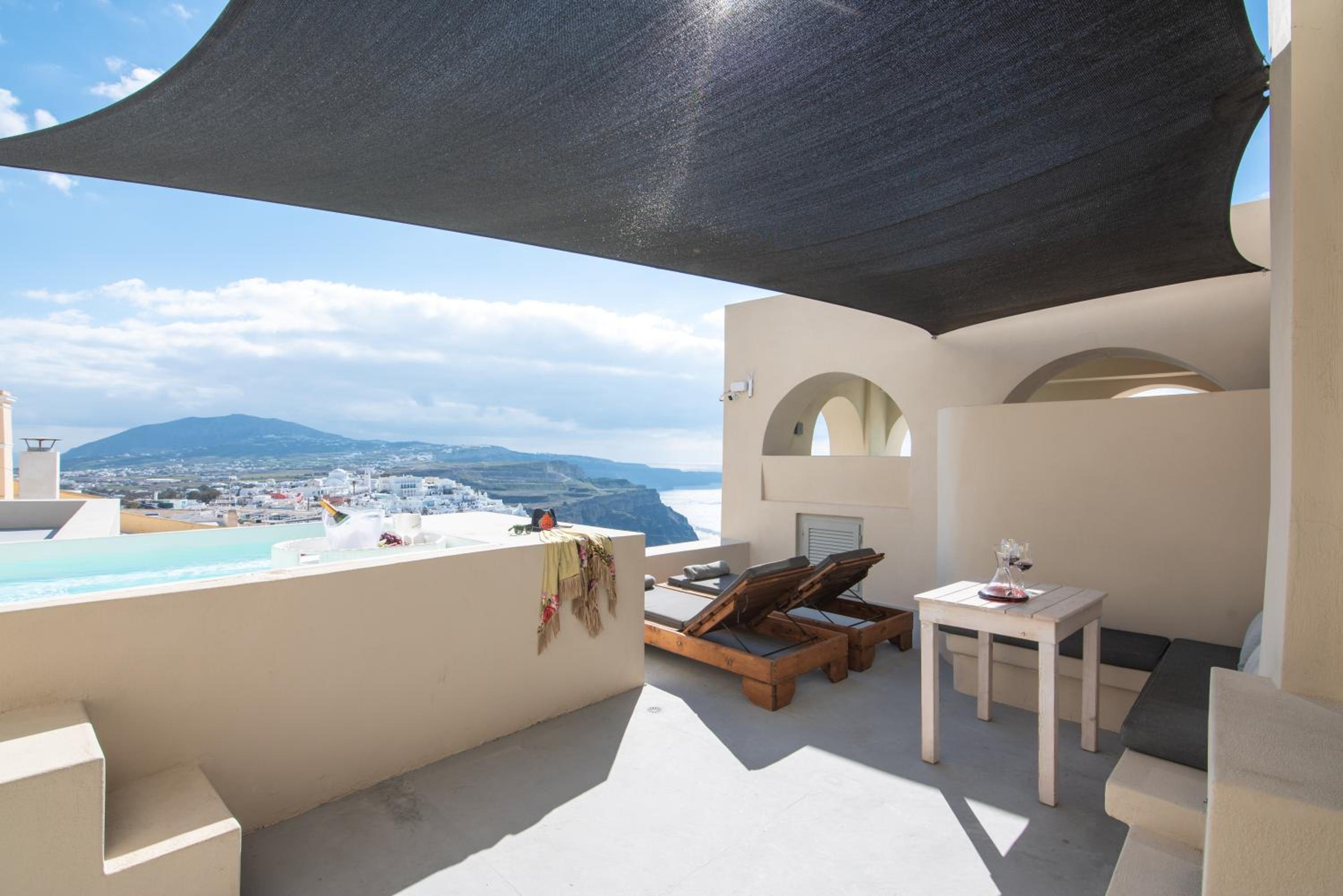 Caldera Cliff Illusion Suites 21/24