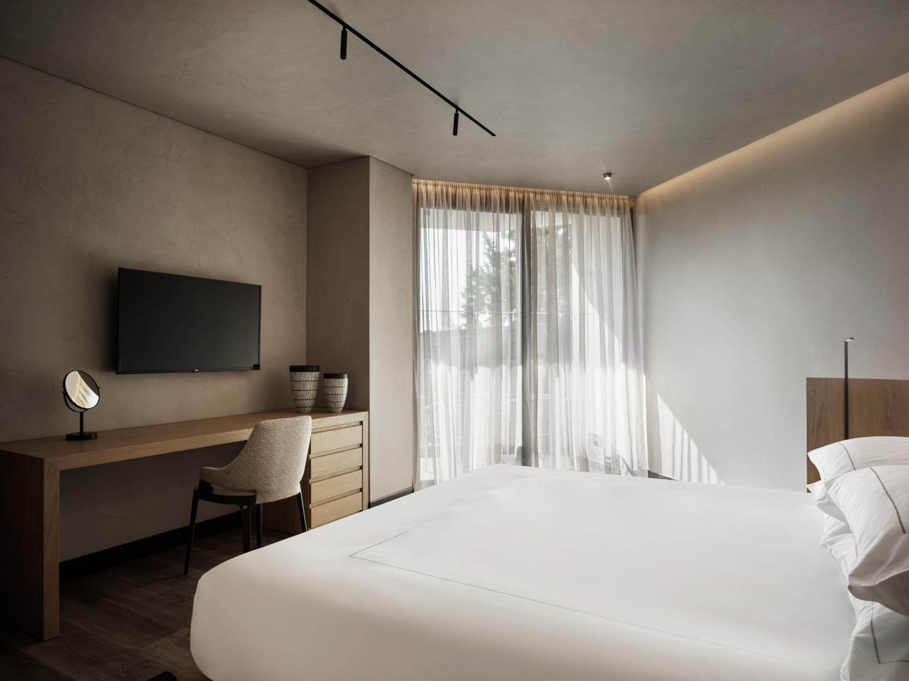 2 BEDROOMS, SUITE, PARTIAL SEA VIEW, PRIVATE POOL