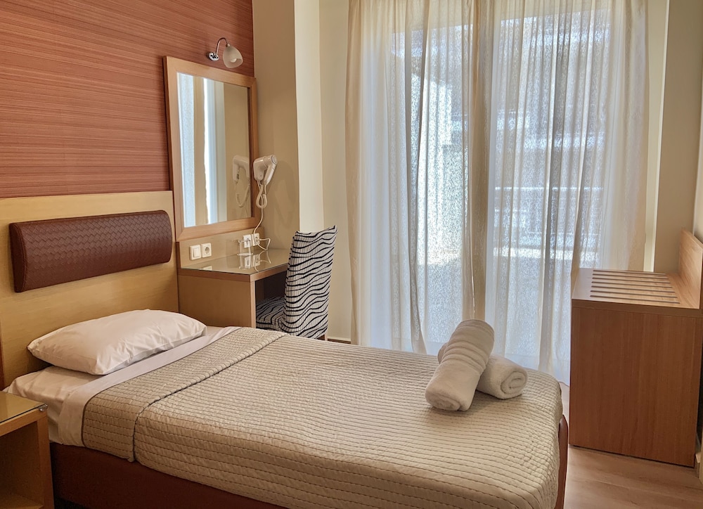 Hotel Flisvos 12/25