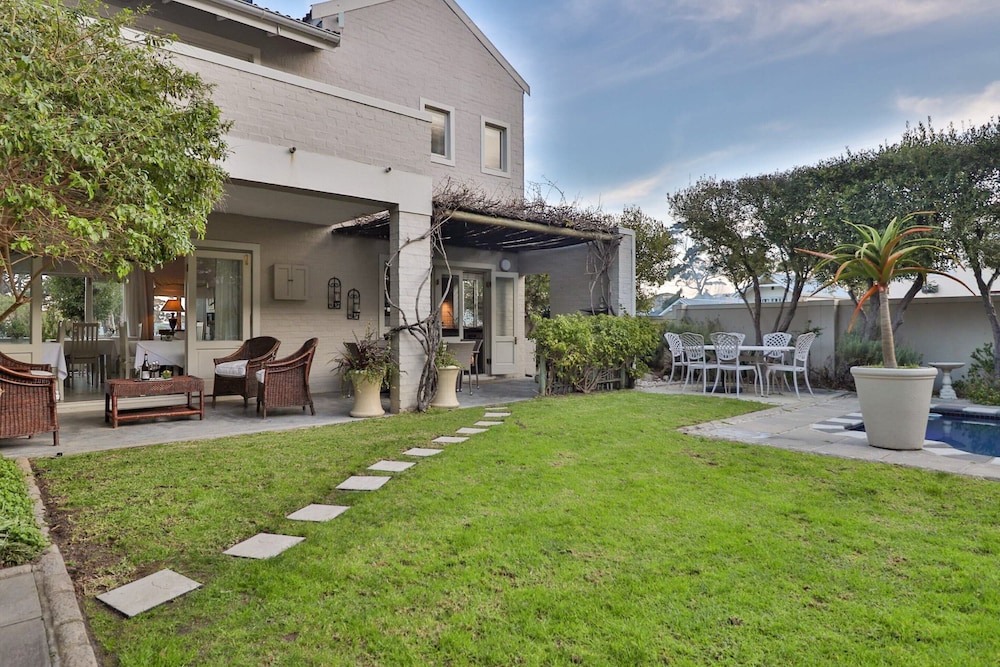 Hermanus Lodge on the Green 62/72