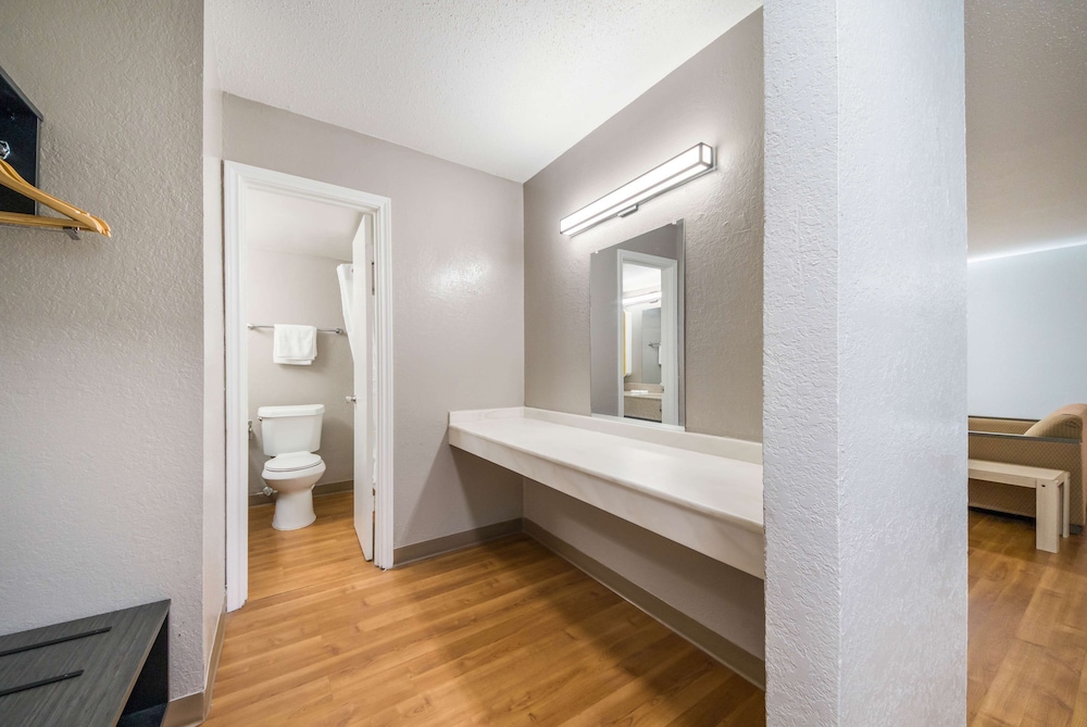 Studio6 Laredo, TX - North I 35 33/47