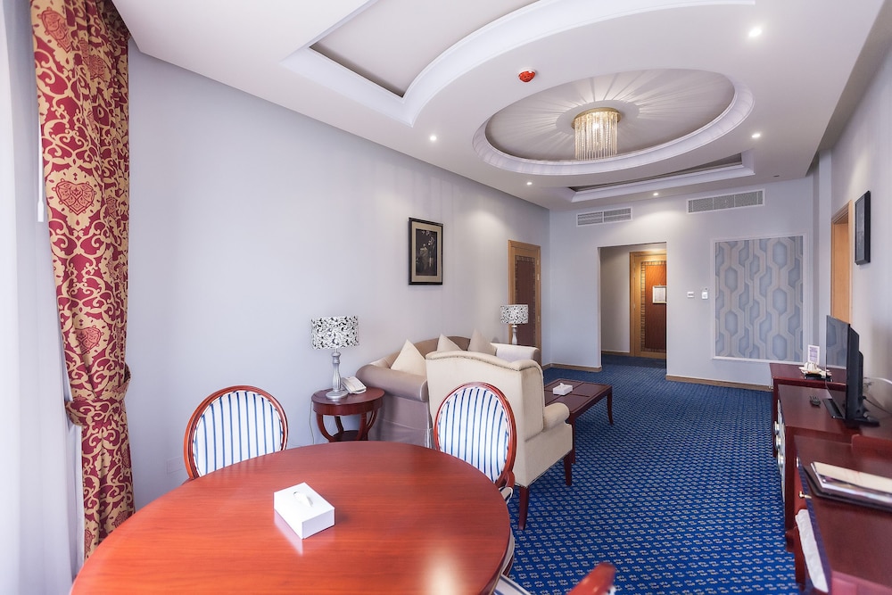 Red Castle Hotel 18/50