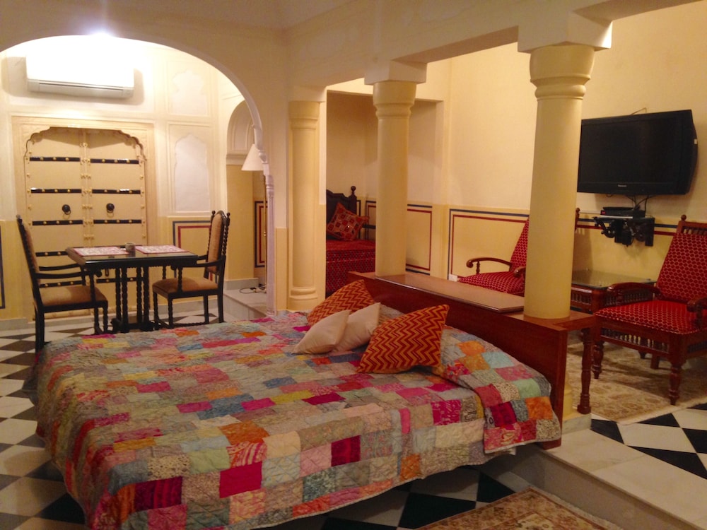 Khatu Haveli 36/61