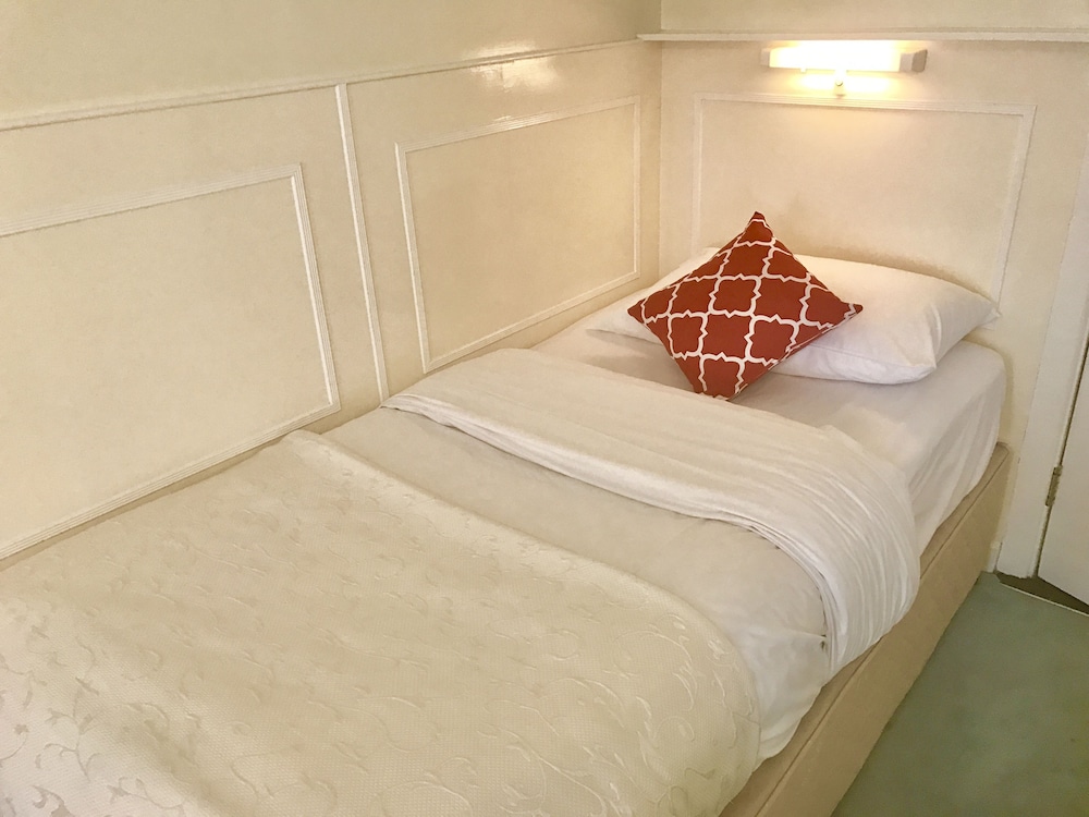 Dergvale Hotel 34/75