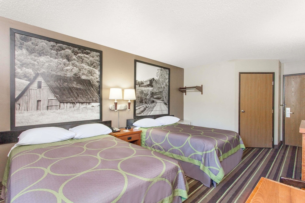 Super 8 by Wyndham Richlands/Claypool Hill Area 5/18