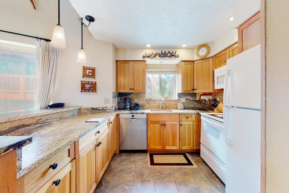 Pine Ridge Condominiums 22/50