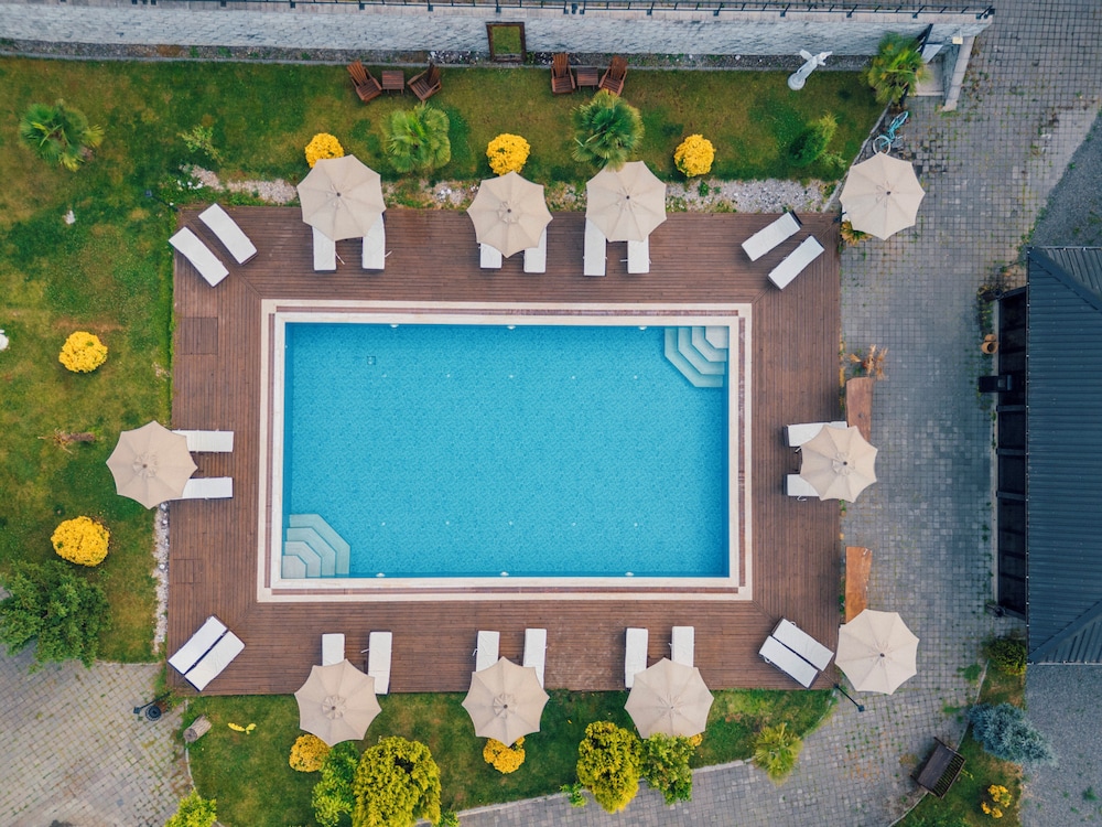 MC Sapanca Hotel 49/50