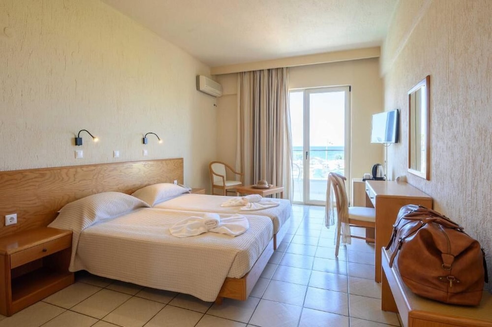 Standard, Double Bed, Lateral Side Sea View, Sofa