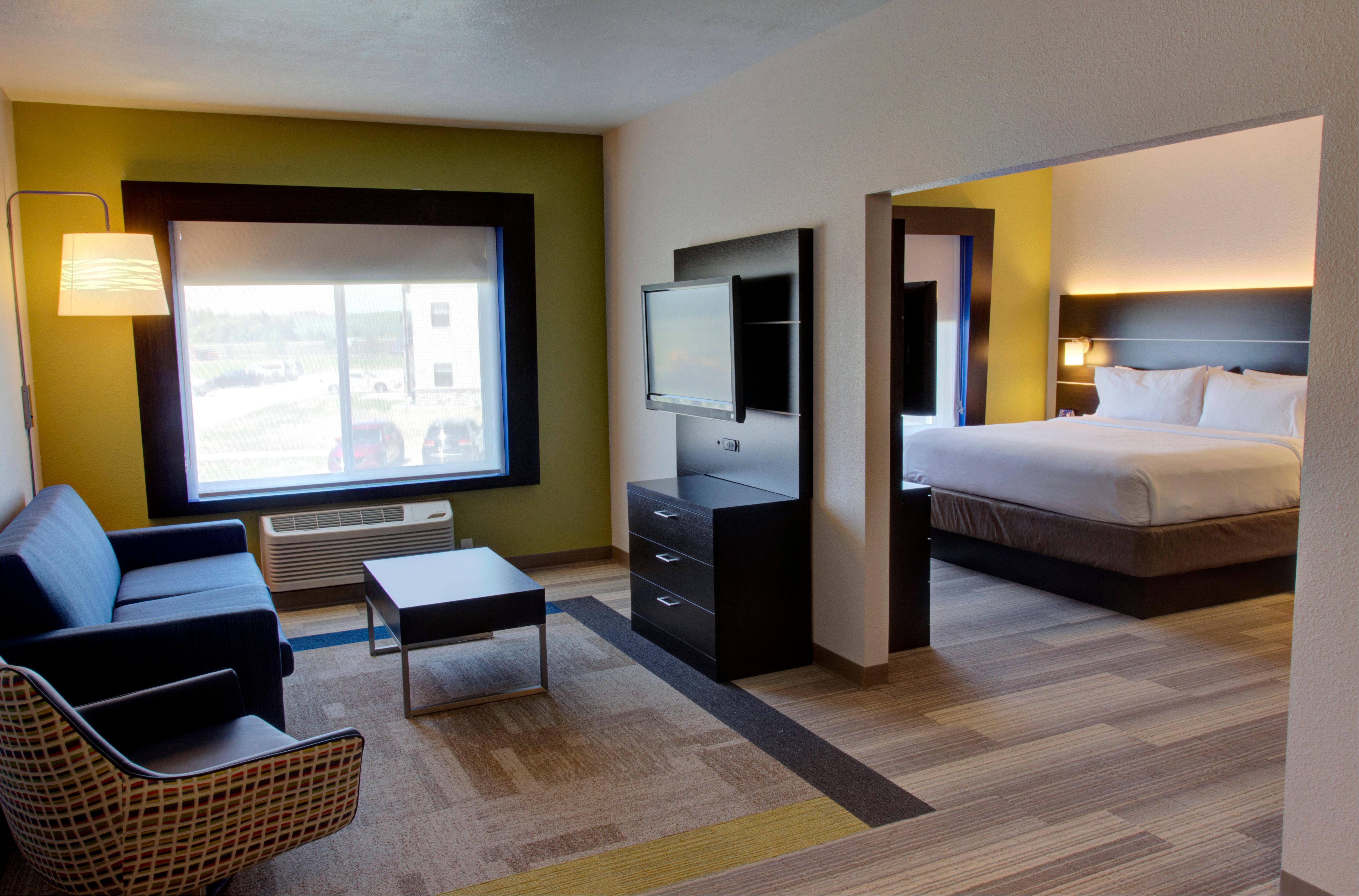 Oom, Suite, King Bed, Living Area
