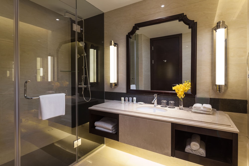 Holiday Inn Guangzhou Airport Zone 33/70