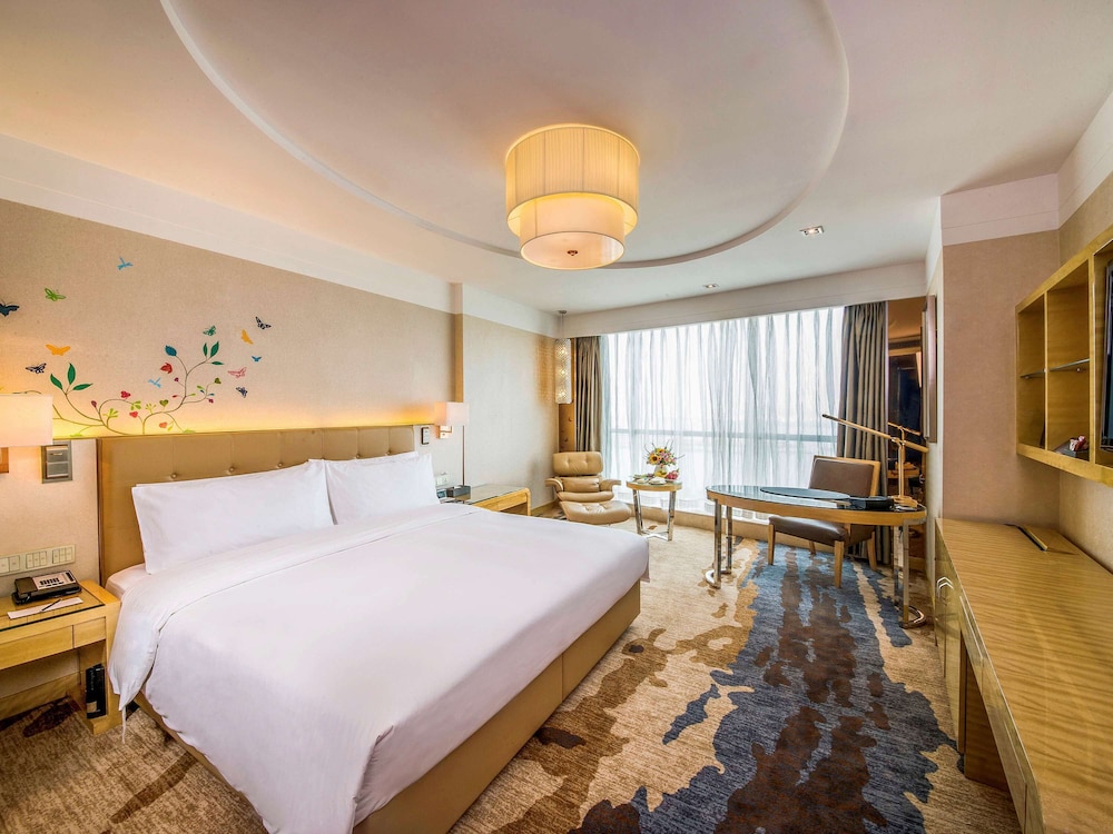 Pullman Linyi Lushang 14/49