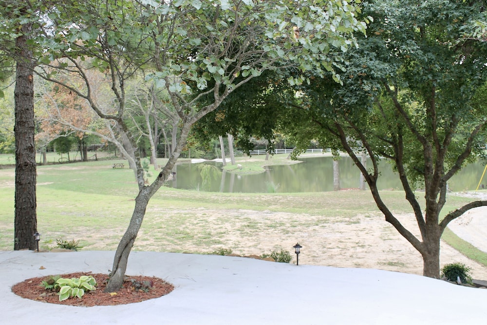 BarDew Valley Inn 32/48