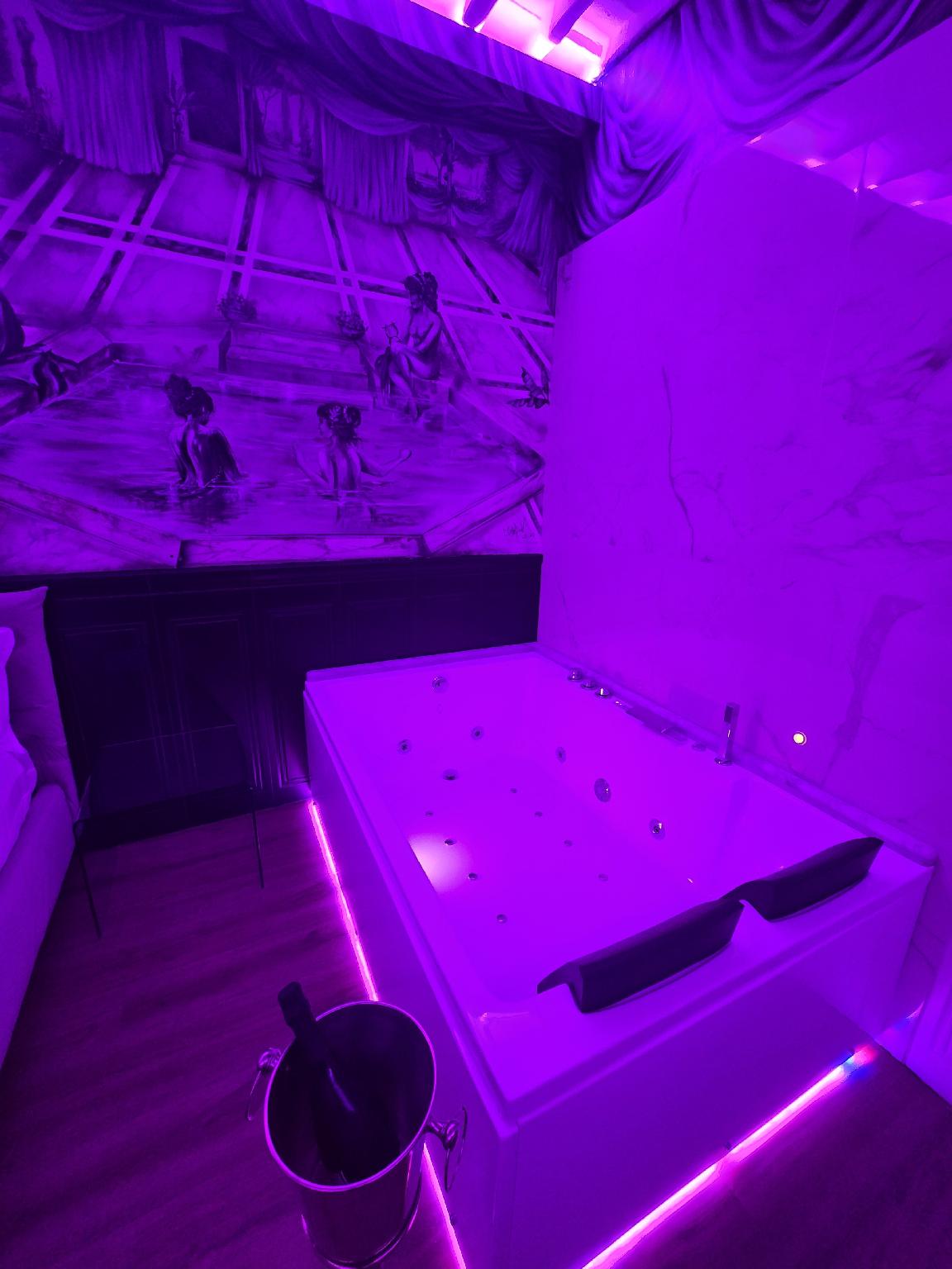 Mirror Suite Roma Jacuzzi Colosseo Monti 8/13