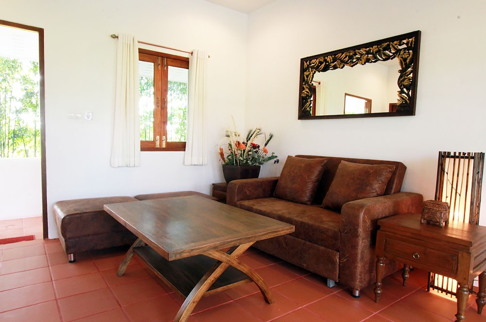 Jasmine Hill Lodge 25/50