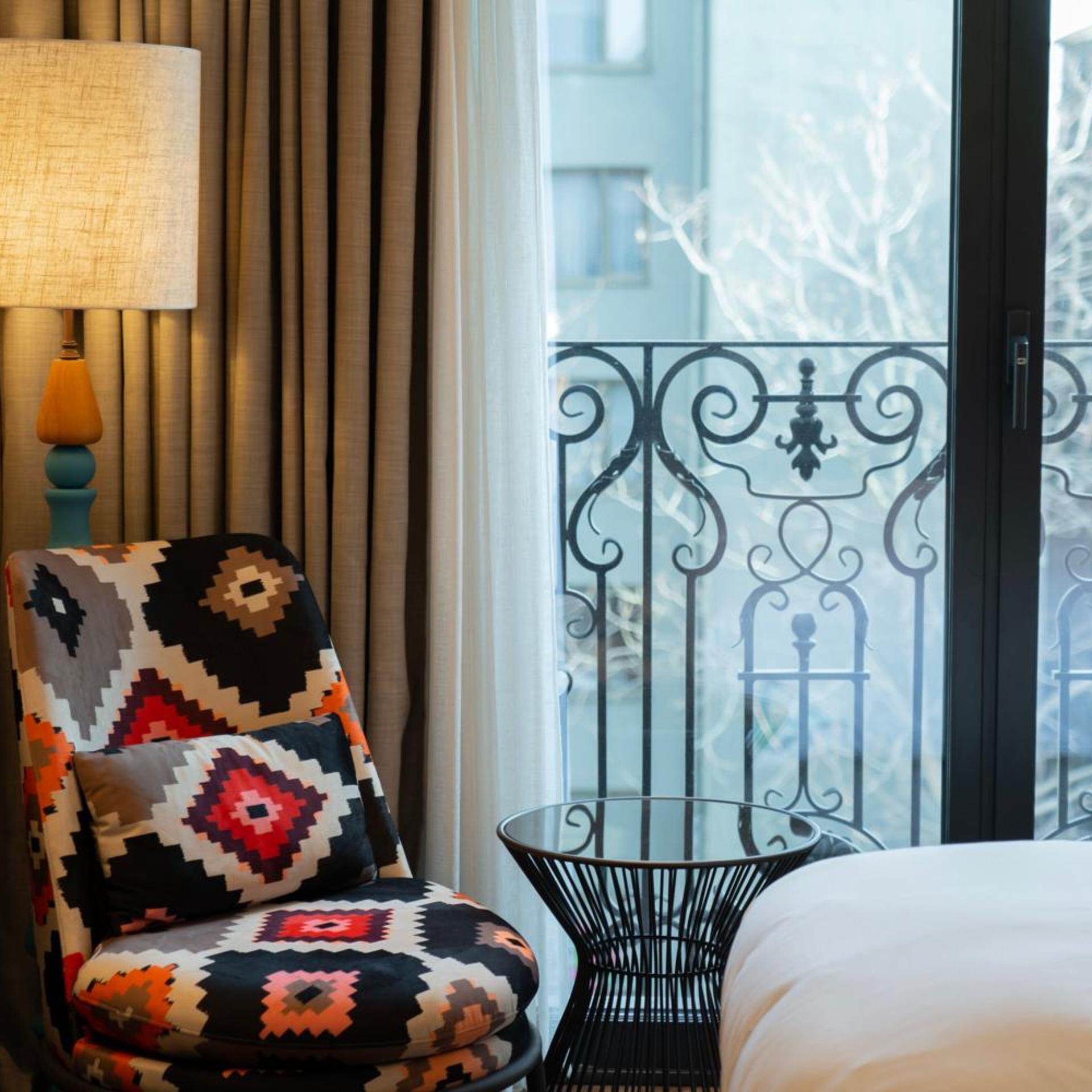 Deluxe, King Bed, Street View