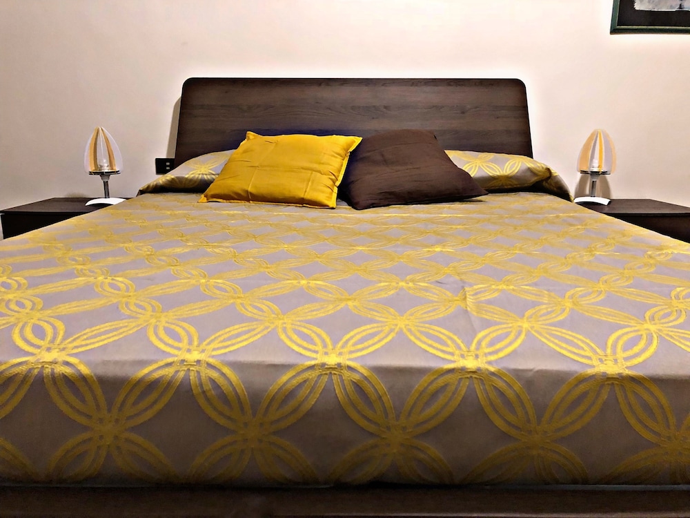BASIC, QUEEN BED, PRIVATE BATHROOM