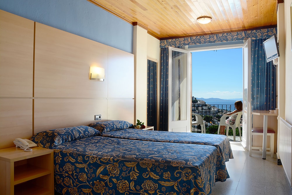 Hotel Grecs 7/37