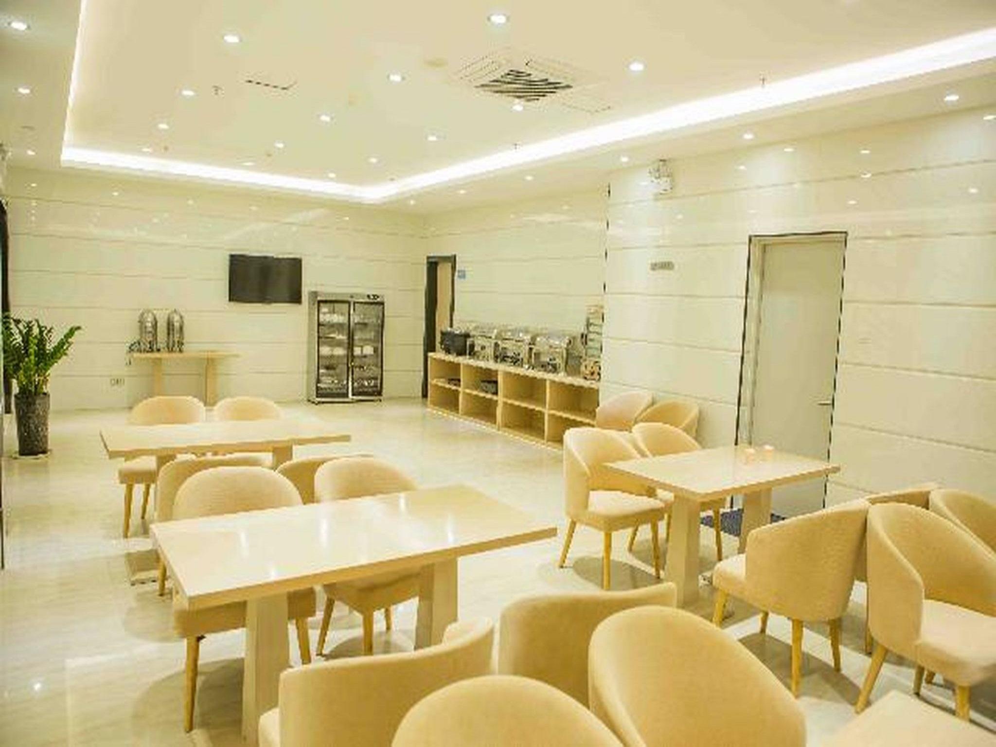 Lavande Hotels 25/31