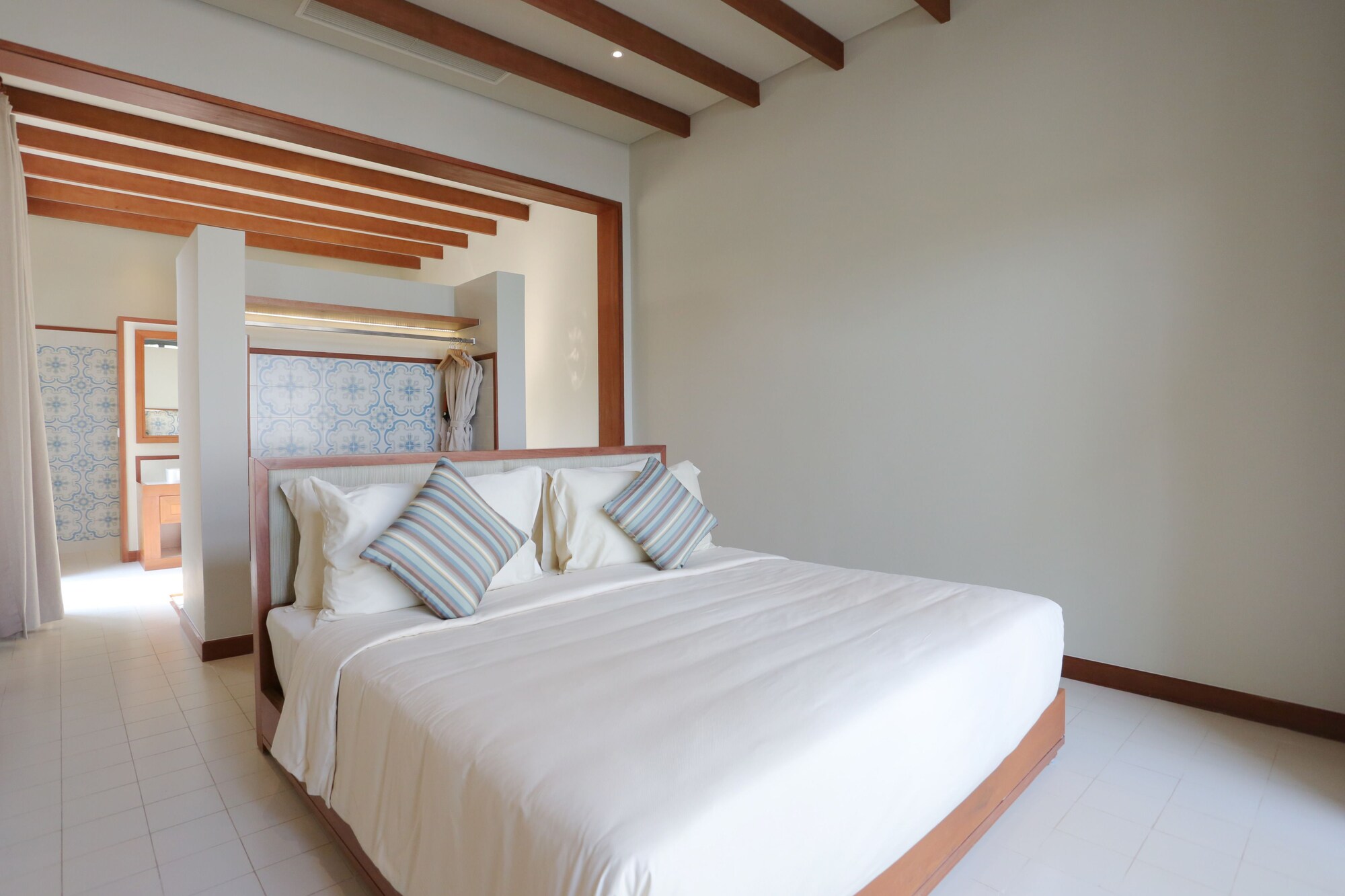 Pool, Suite, King Bed