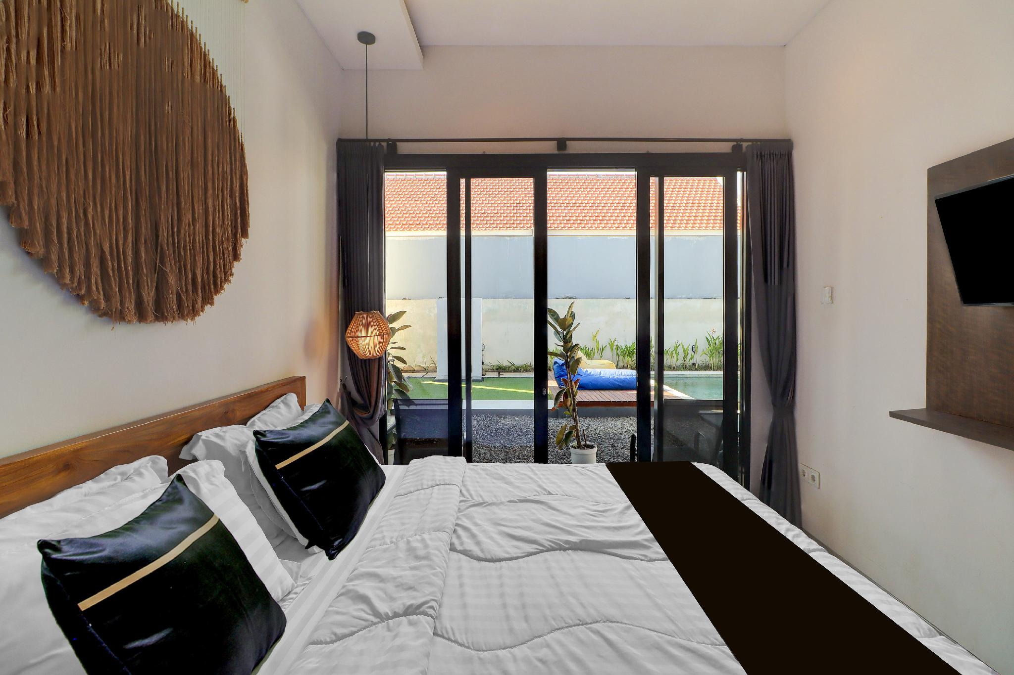 Suite Double with Pool Access