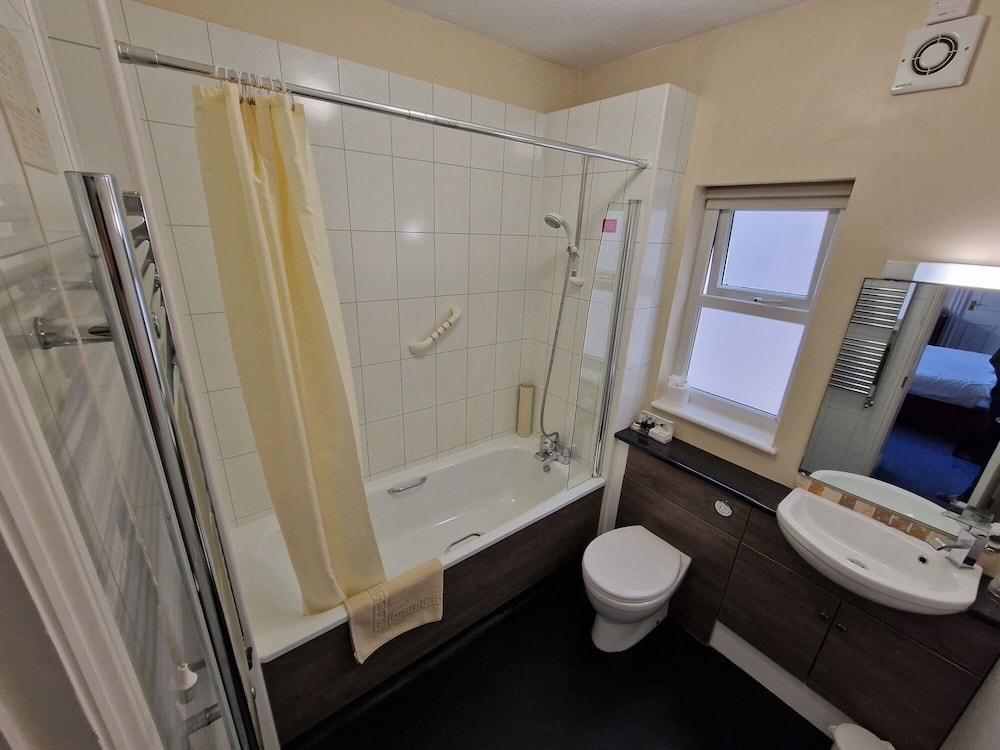 Grange Lodge Hotel 42/46
