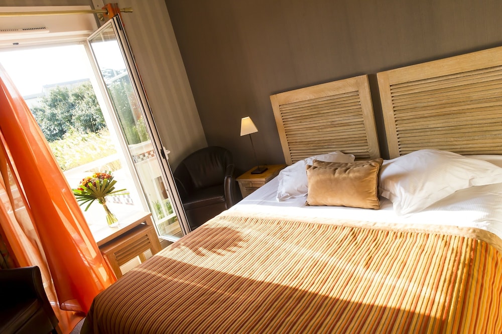 Qualys Hotel Almoria 24/75