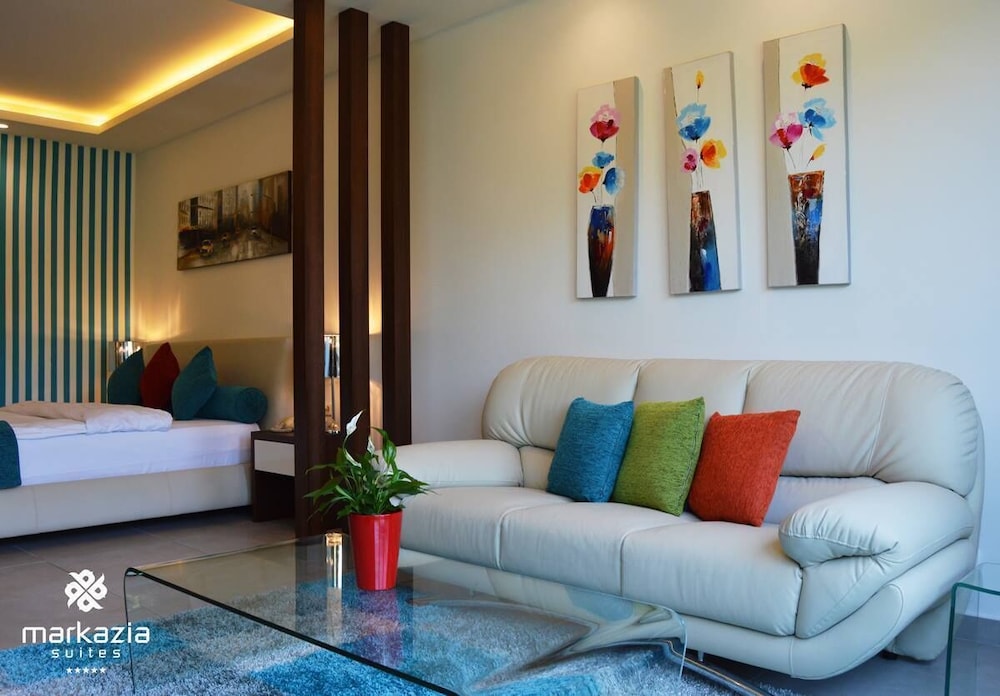MARKAZIA SUITES 44/78