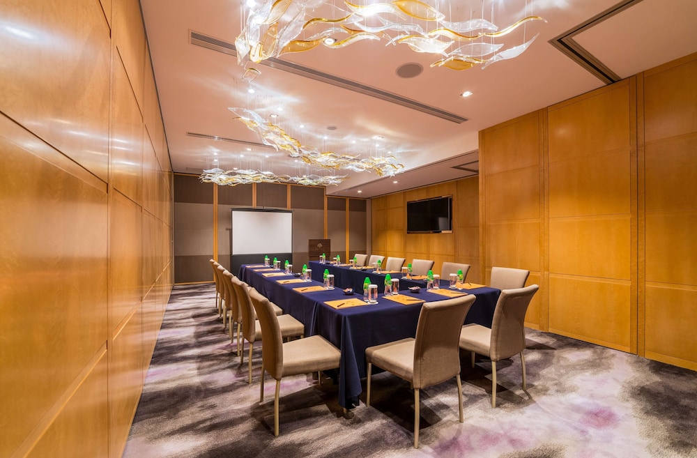 Kowloon Harbourfront Hotel 33/48