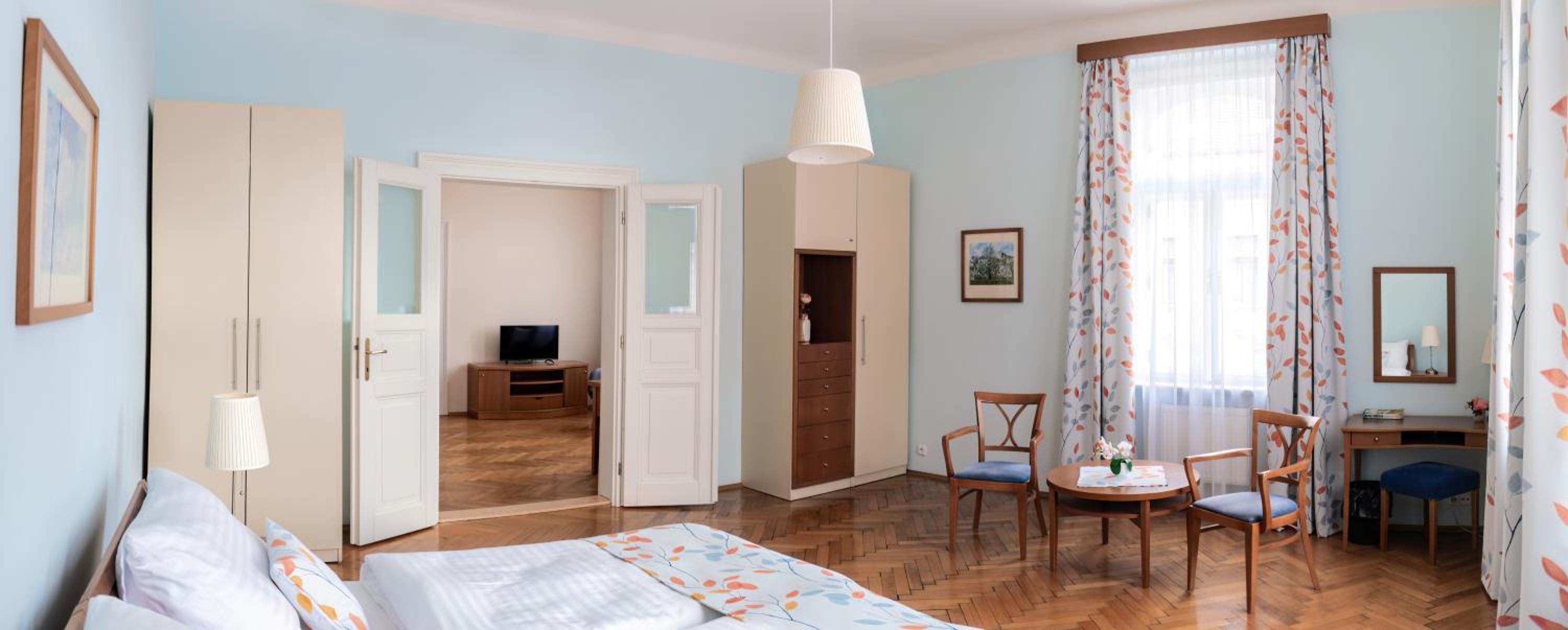 Family Suite, Junior Suite, 1 Double and 1 Single Bed, Bathtub