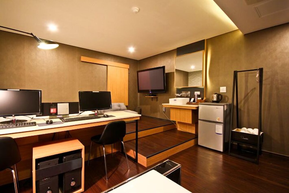 Comma Hotel Seomyeon 19/24