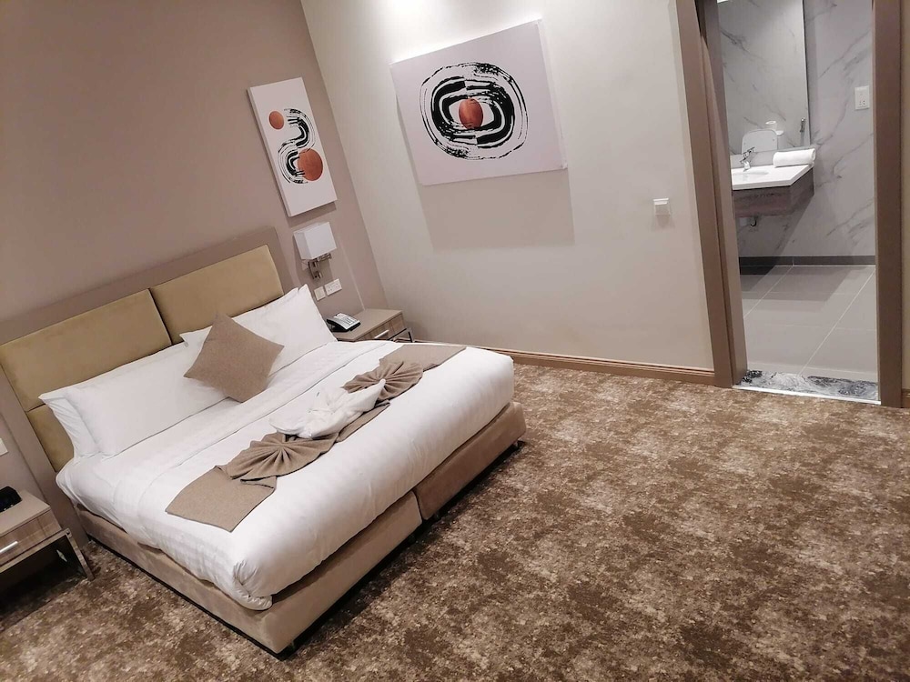 Gloria Hotel and Suites 14/28