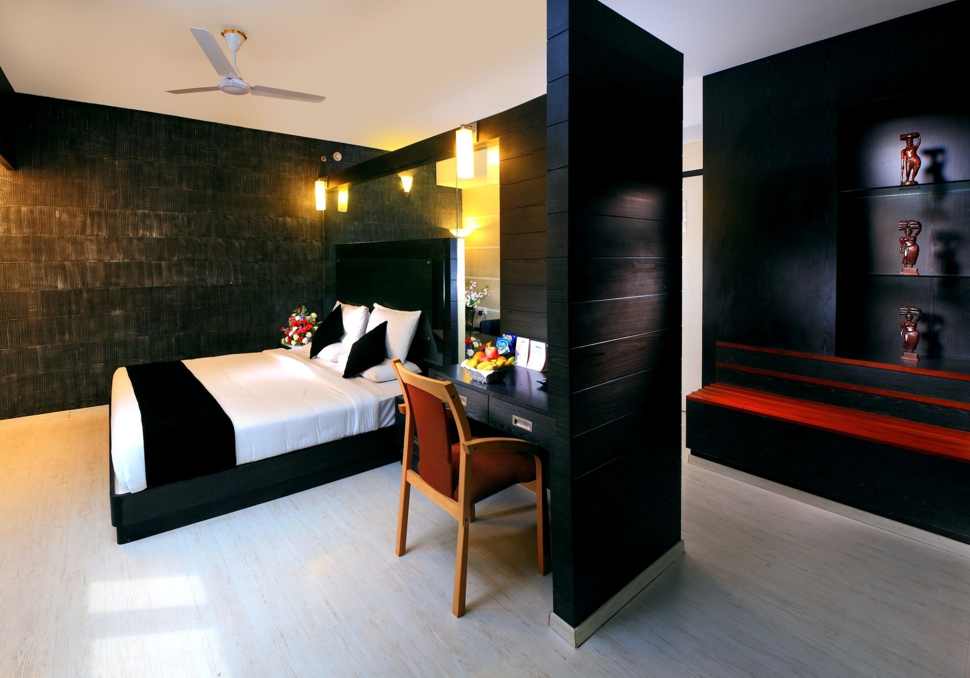 DELUXE, SUITE