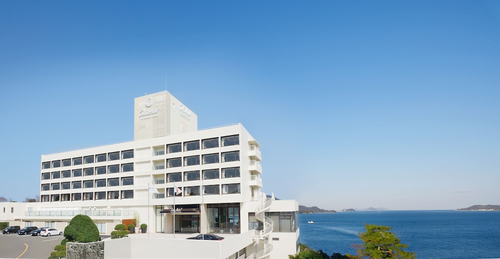 Toba Hotel International (ex. Toba Kokusai Hotel) 1/50