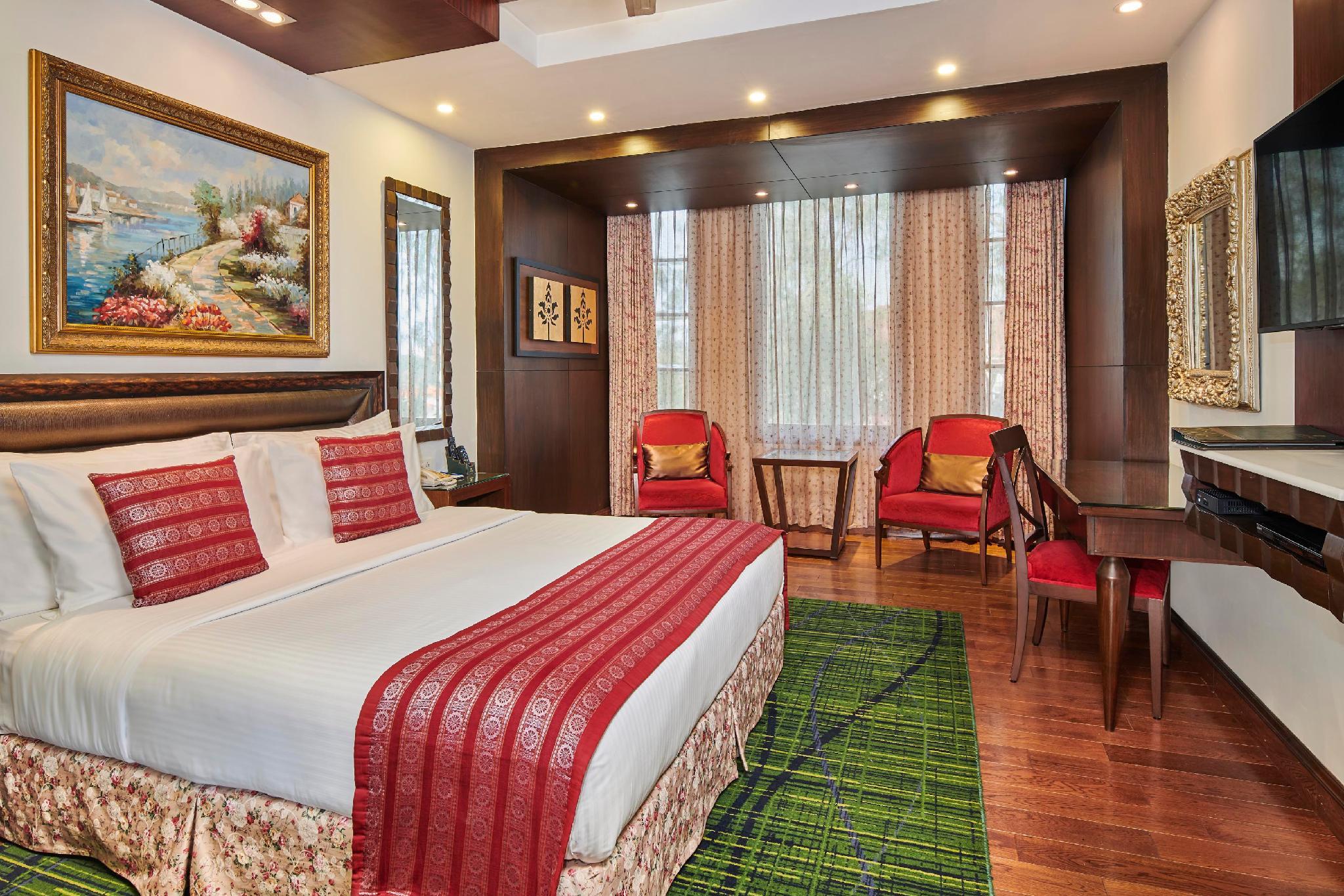 DELUXE, KING BED