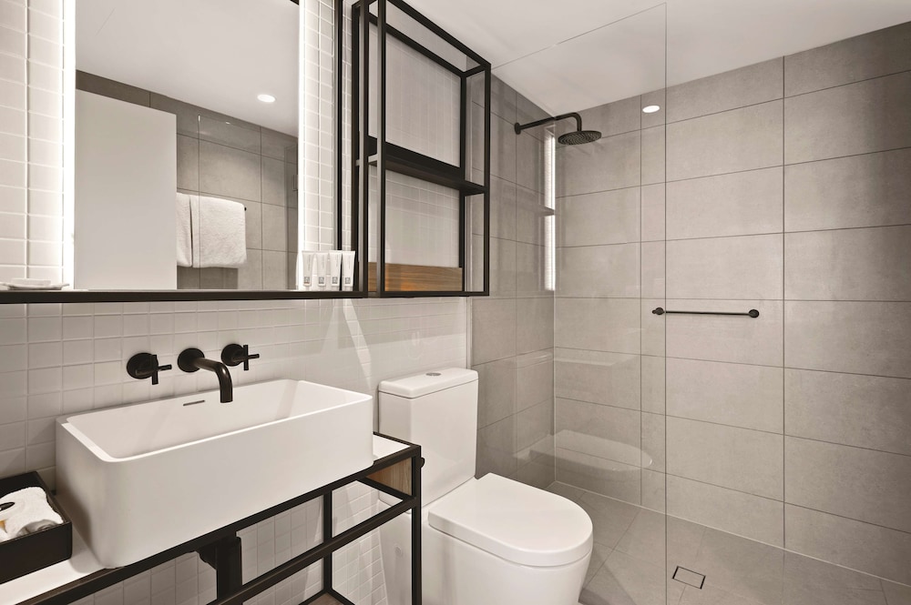 Vibe Hotel Melbourne 70/72